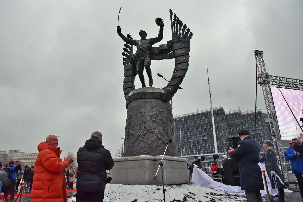 У «Екатеринбург Арены» болельщиков встречает «король бенди» Николай Дураков  - «Уральский рабочий»